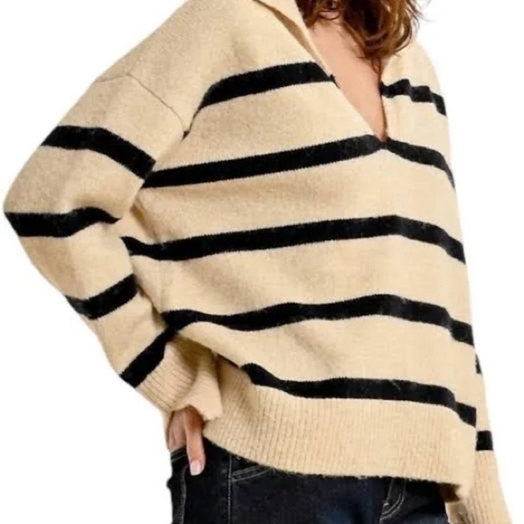 Cropped Navy and White V-Neck Sweater - Picture 3 of 4